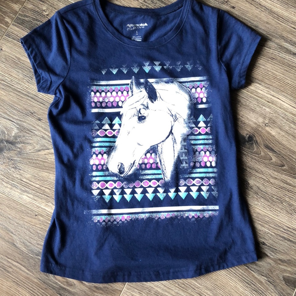SHORT T-SHIRT NEVER WORN!